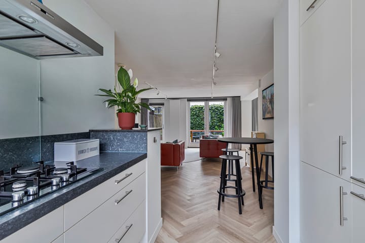 Foto 22 van Leni Sarishof 22