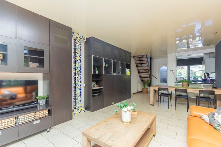 Photo 11 of Van Langendonckstraat 15