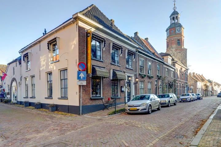 Voorstraat 10, Buren (GE)