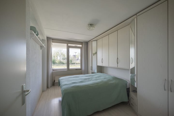 Photo 12 of Jan van Henegouwenstraat 7