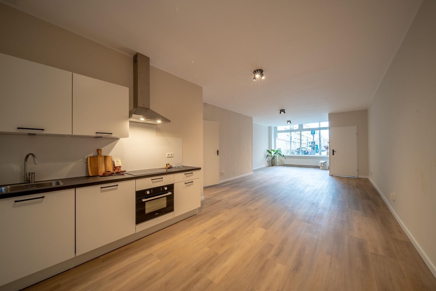 Photo 10 of Witte de Withstraat 20