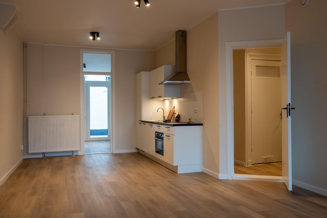 Photo 31 of Witte de Withstraat 20