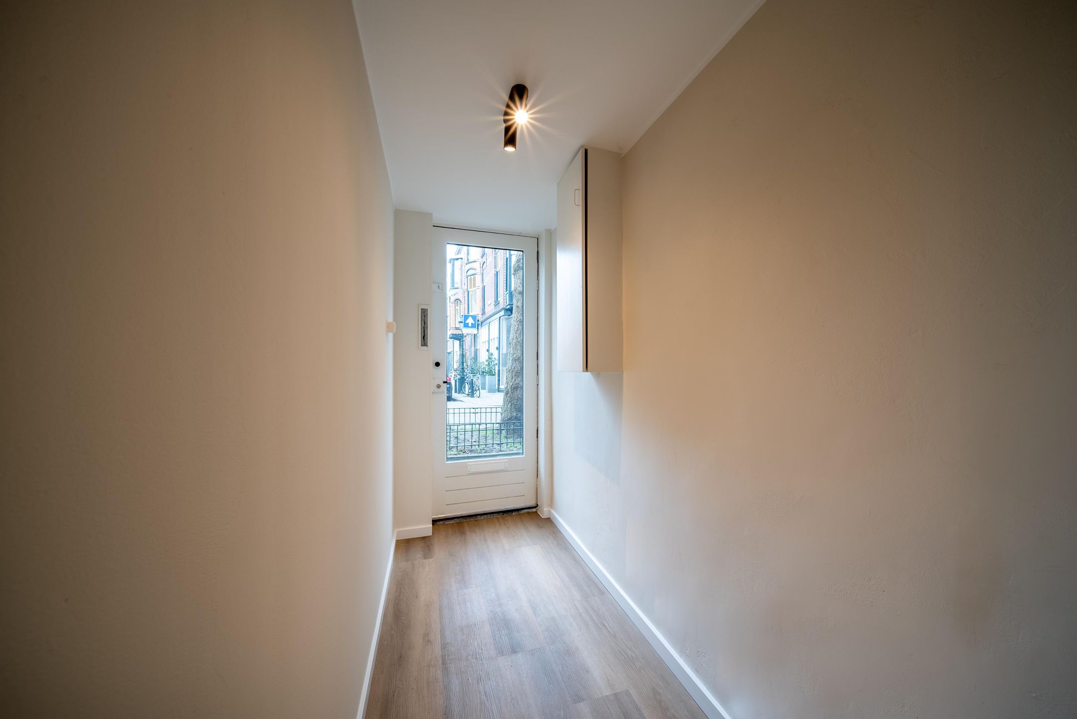 Photo 15 of Witte de Withstraat 20