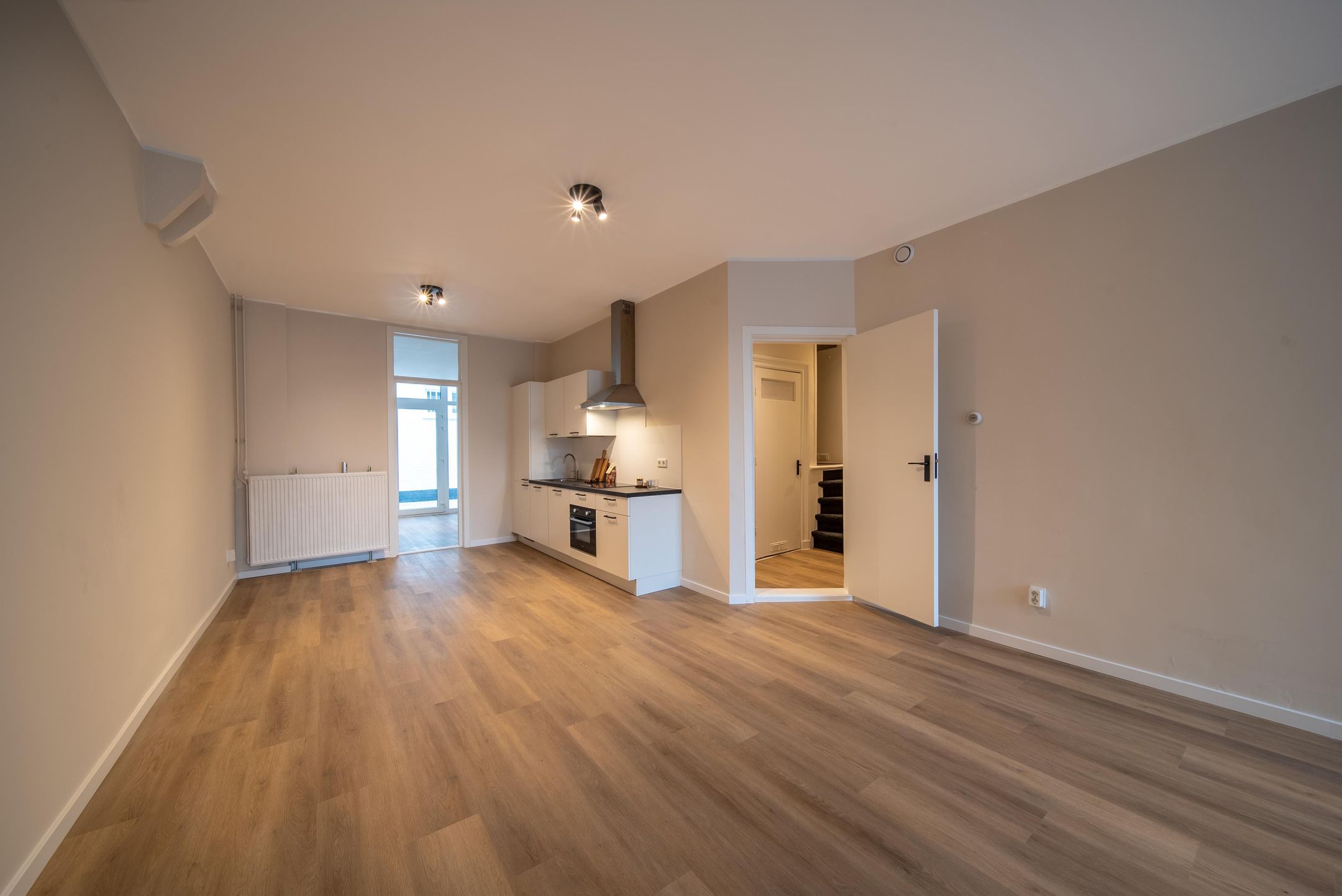 Photo 12 of Witte de Withstraat 20