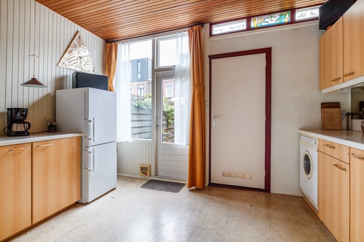 Photo 14 of Douwes Dekkerstraat 62