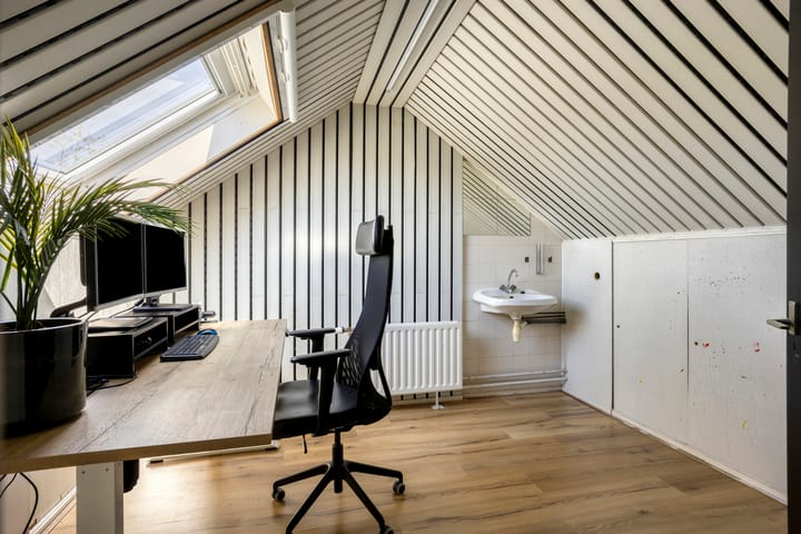 Photo 17 of Heilige Stoel 3820