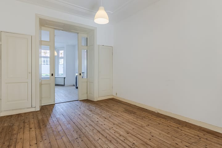 Photo 8 of Coehoornstraat 35