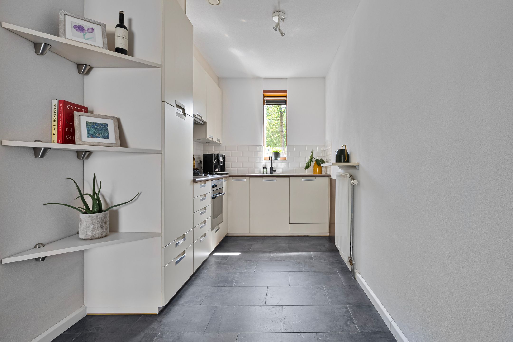 Photo 12 of Damstraat 11