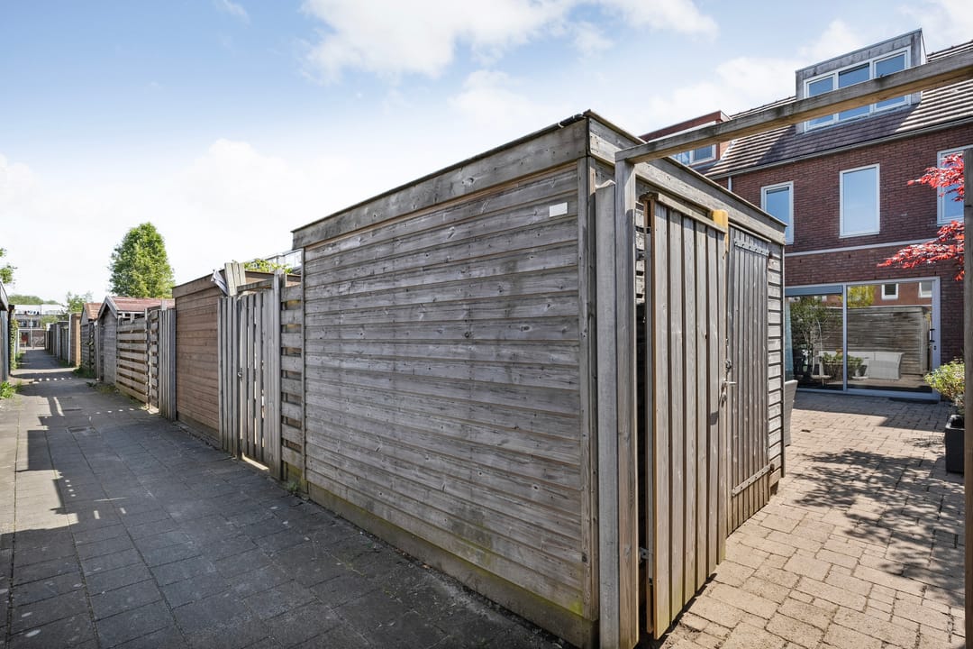 Photo 32 of Damstraat 11