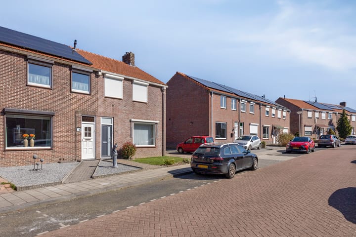 Foto 36 van Burg.Franssenstraat 28