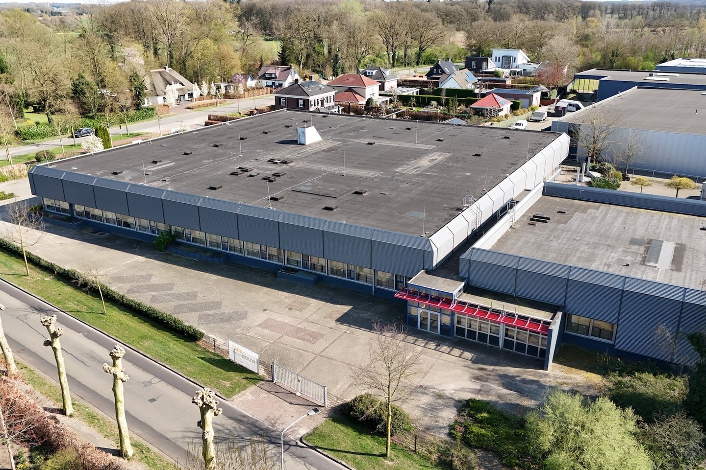 Bekijk foto 1 van Anton Tijdinklaan 1