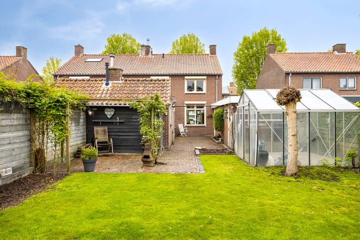 Foto 2 van Van Baerlestraat 8