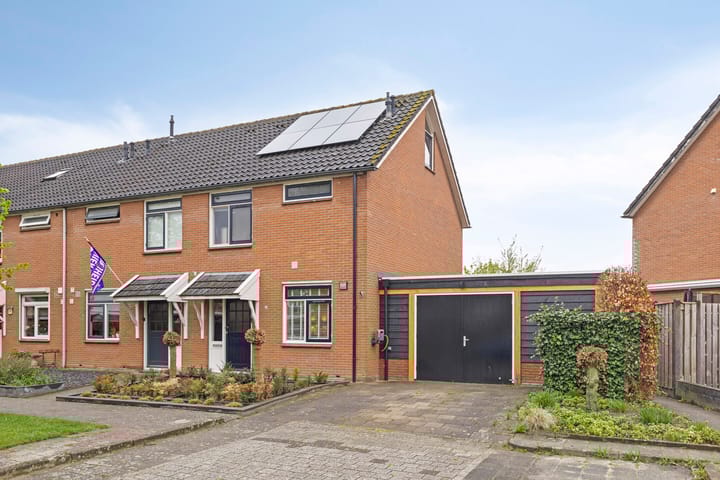 Photo 1 of Voormors 77