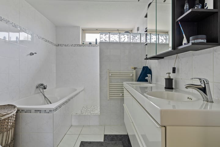 Photo 18 of Voormors 77