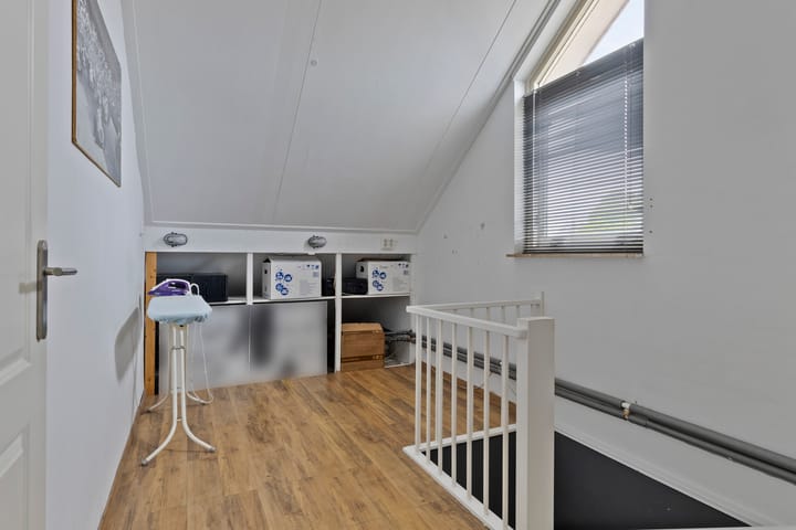 Photo 22 of Voormors 77