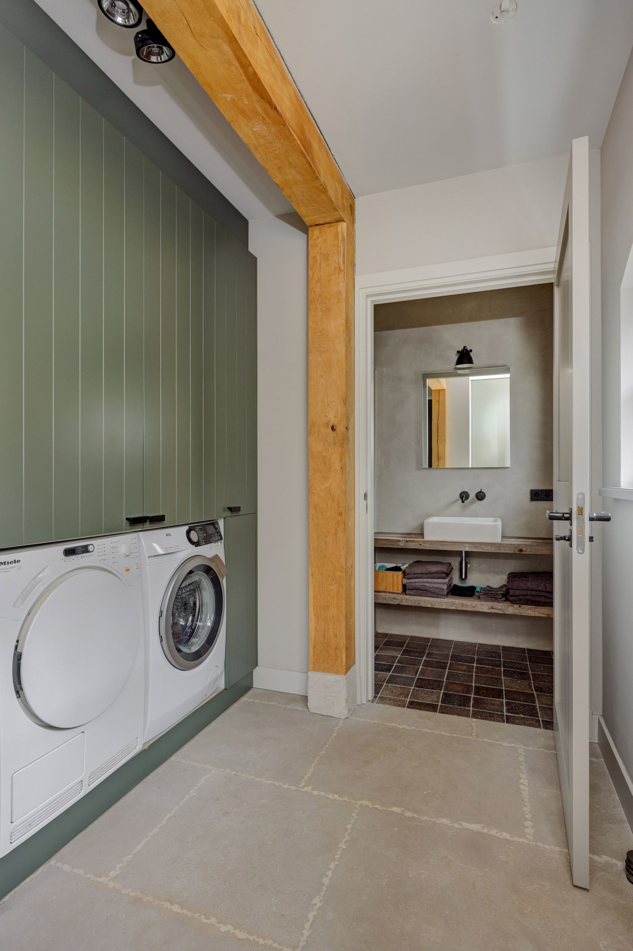 Photo 21 of Helmondseweg 142-A