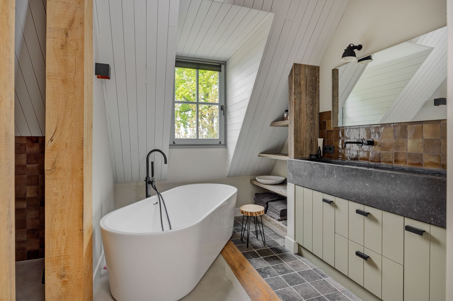 Photo 35 of Helmondseweg 142-A