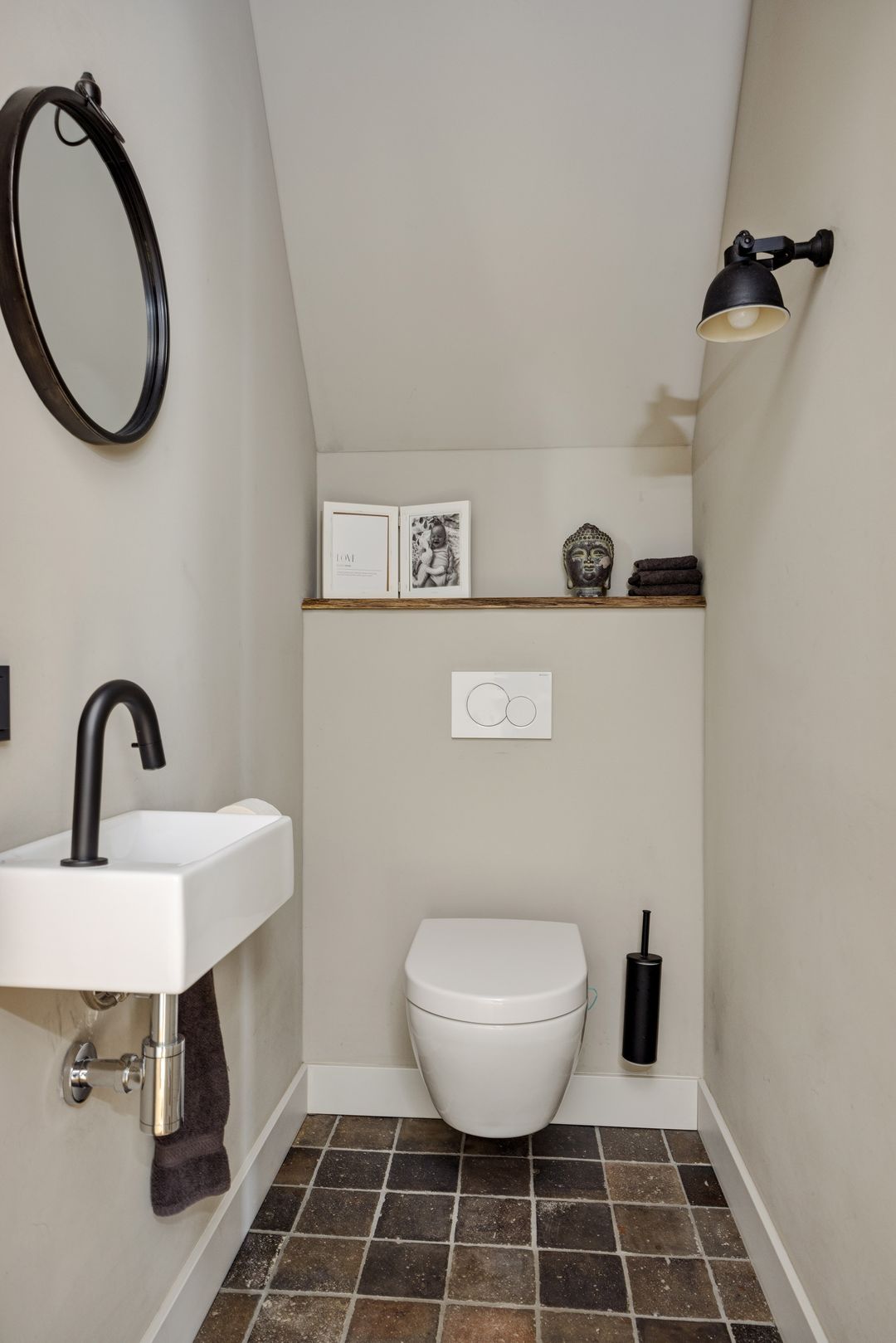 Photo 38 of Helmondseweg 142-A