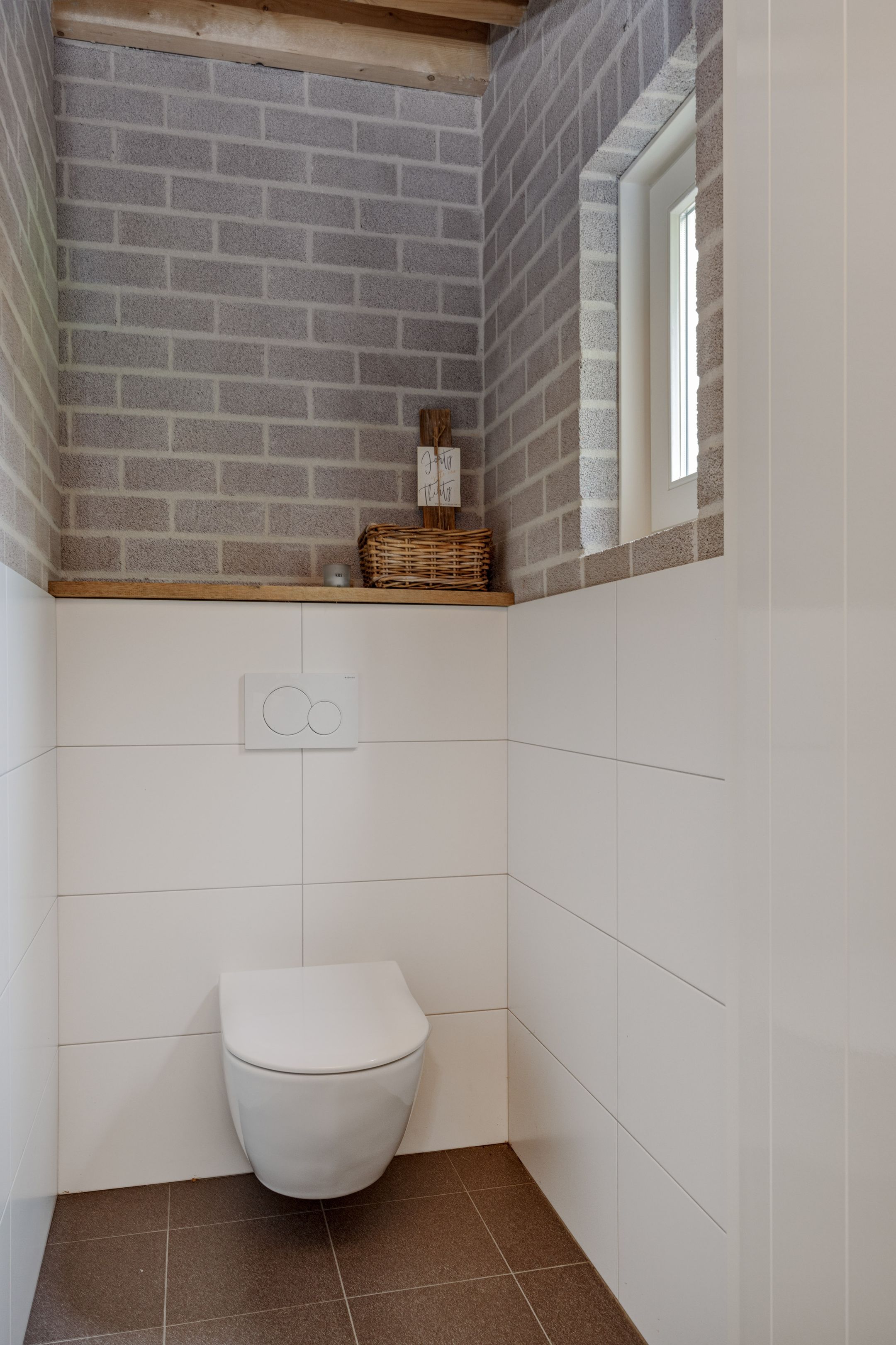 Photo 42 of Helmondseweg 142-A