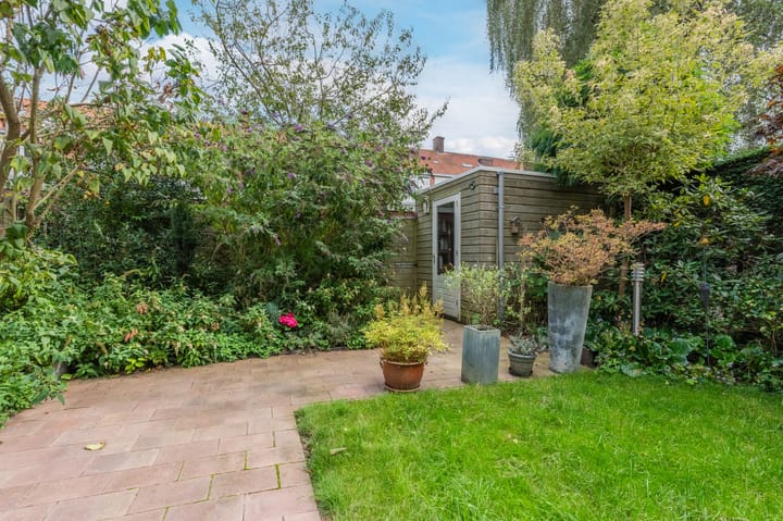 Foto 42 van Jhr.Mr.Dr. H.A. van Karnebeeklaan 42