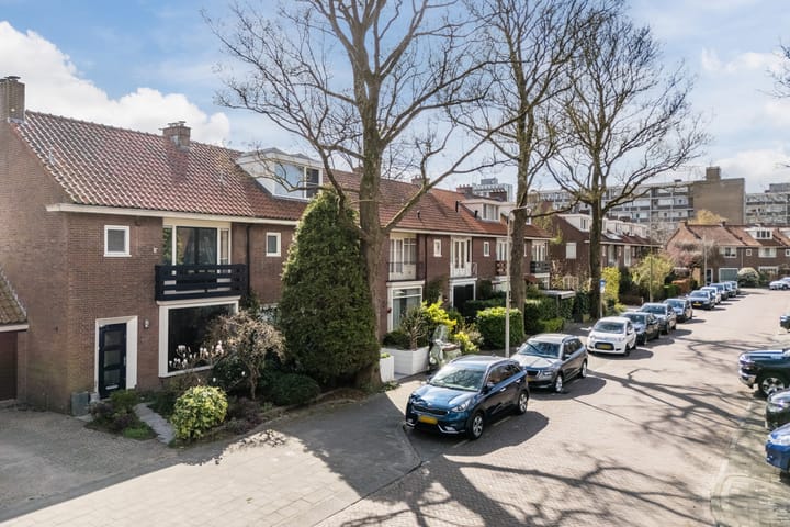 Foto 43 van Jhr.Mr.Dr. H.A. van Karnebeeklaan 42