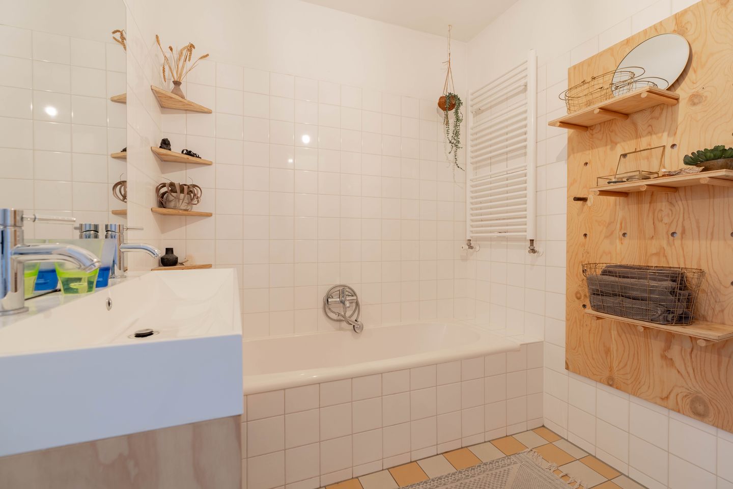 Photo 29 of Orteliusstraat 46-1