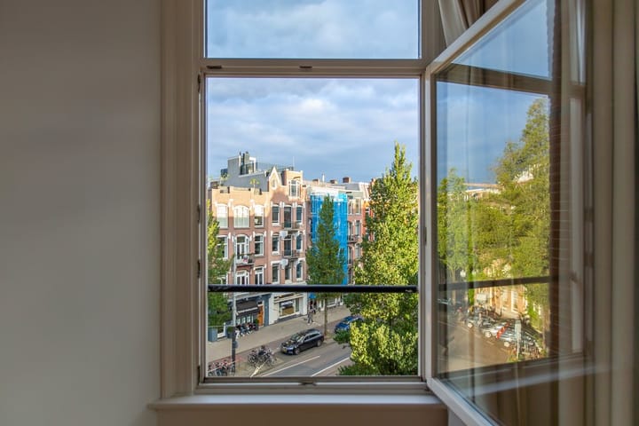 Photo 5 of Van Baerlestraat 118-3