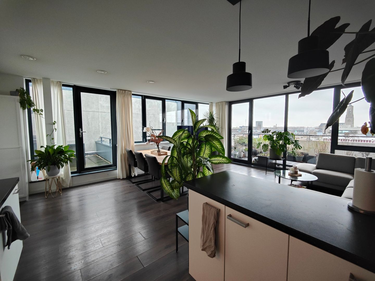 Photo 4 of Jansbuitensingel 20-63