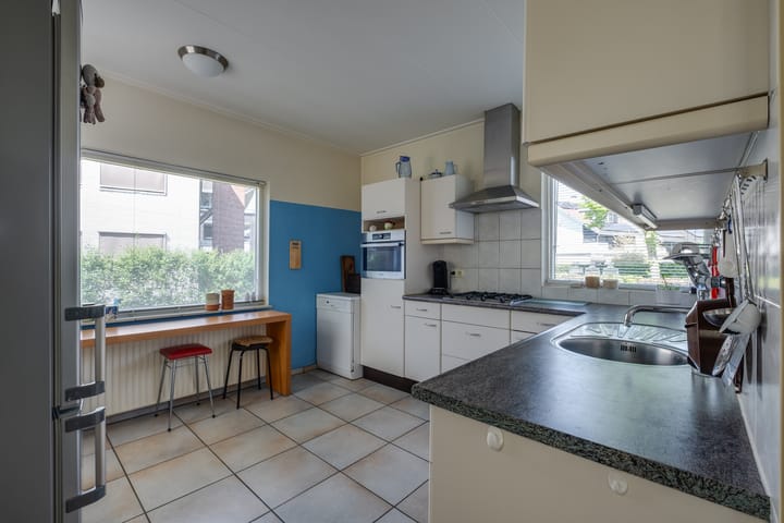 Foto 10 van van Lutterveltplein 10