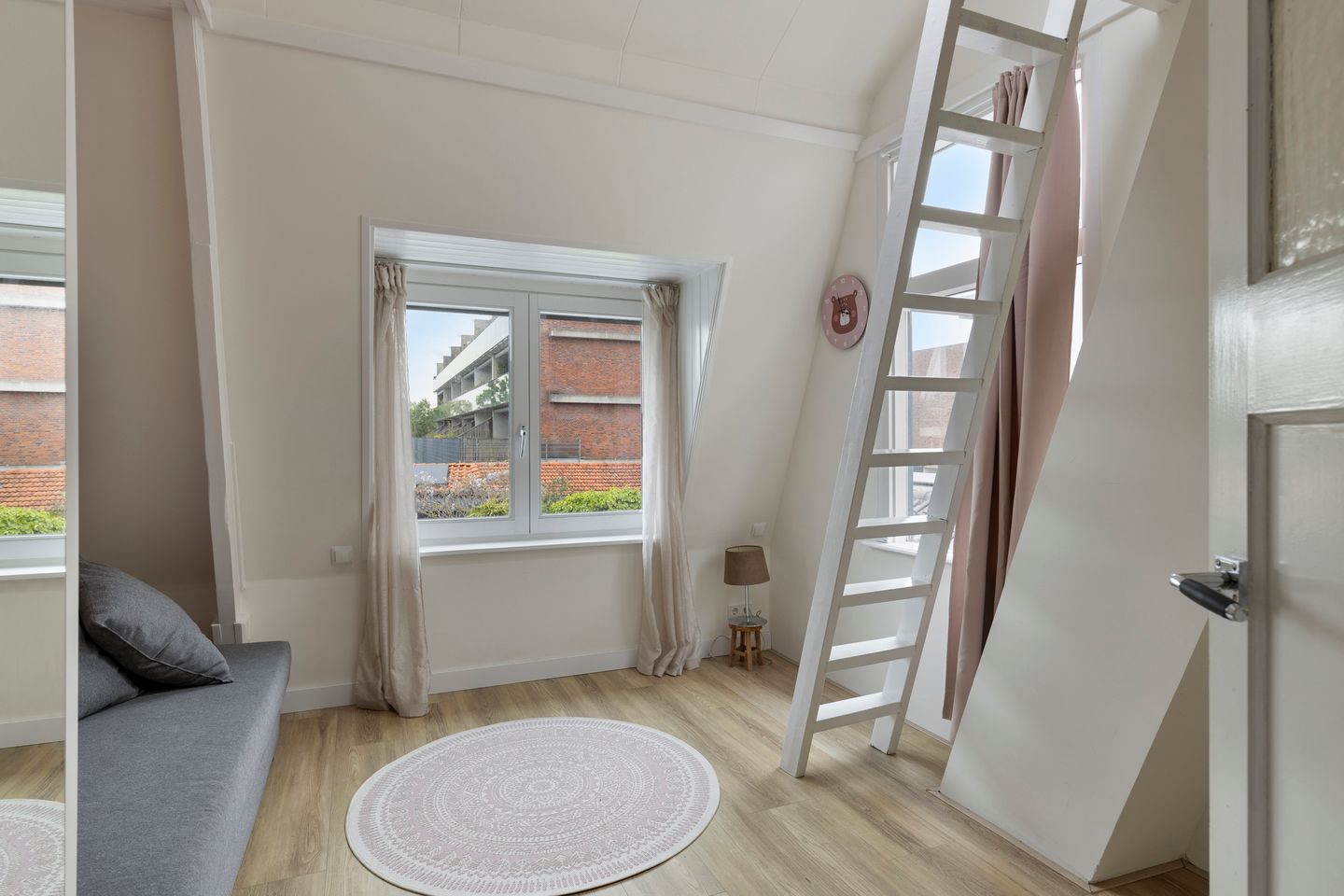 Photo 25 of Geuzenweg 57