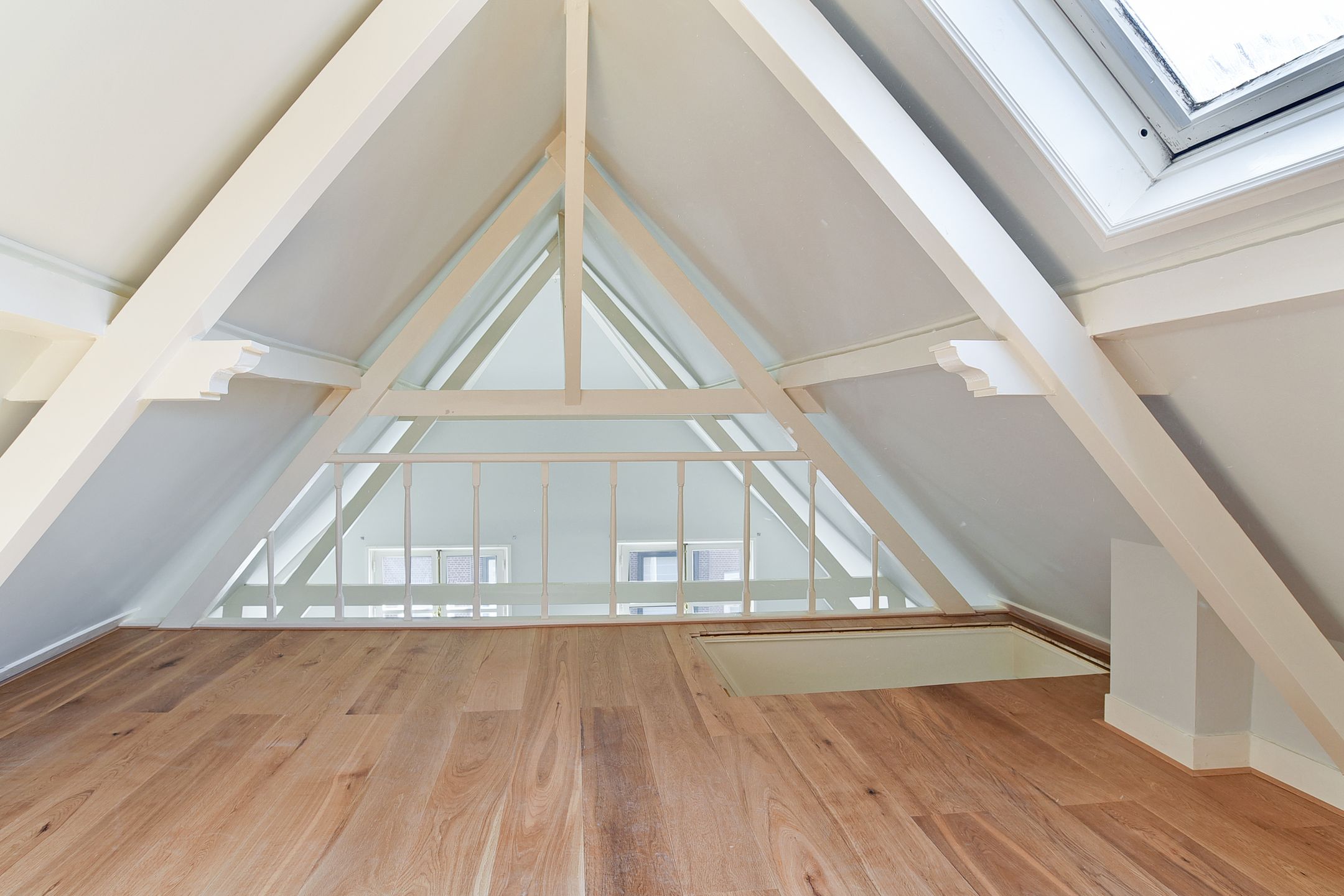 Photo 15 of Denneweg 112-F