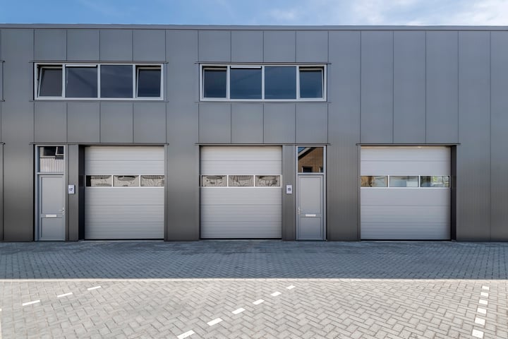 Latensteinse Middenweg 19, Tiel