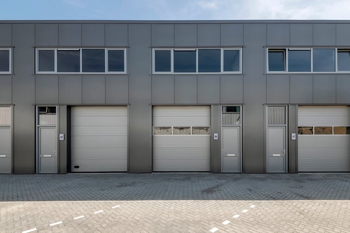 Latensteinse Middenweg 15, Tiel
