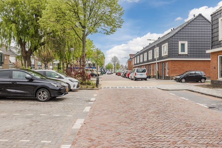 Photo 32 of Petronella van Saxenstraat 105