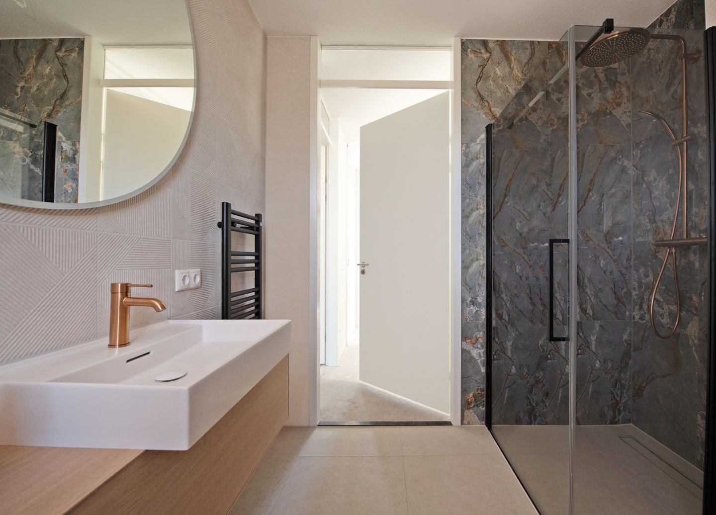 Photo 20 of Pyreneeën 69