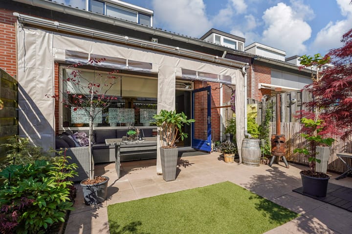 Photo 10 of Strausserf 1