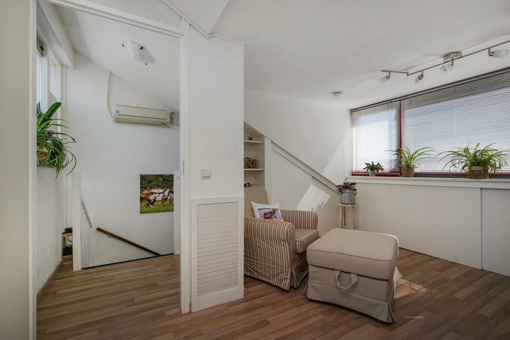 Photo 25 of Strausserf 1