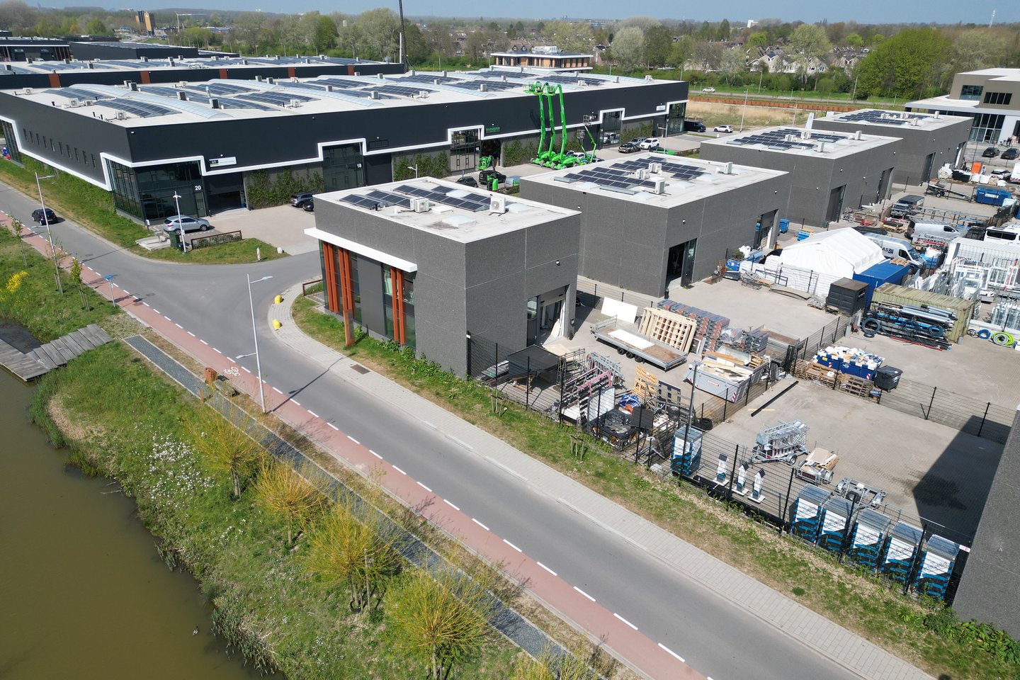Bekijk foto 2 van Ecologieweg 17