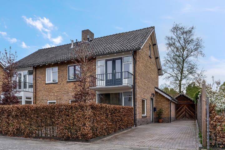 Foto 1 van Van der Duyn van Maasdamstraat 2