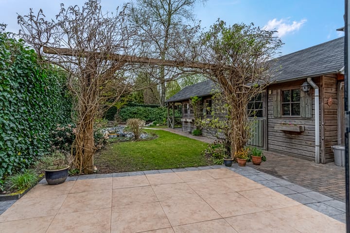 Foto 16 van Van der Duyn van Maasdamstraat 2