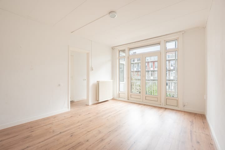 Photo 3 of Reinier Claeszenstraat 42-2