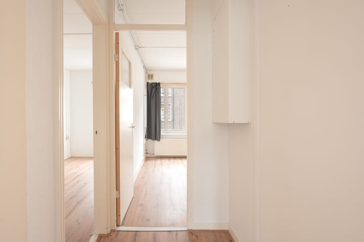 Photo 10 of Reinier Claeszenstraat 42-2