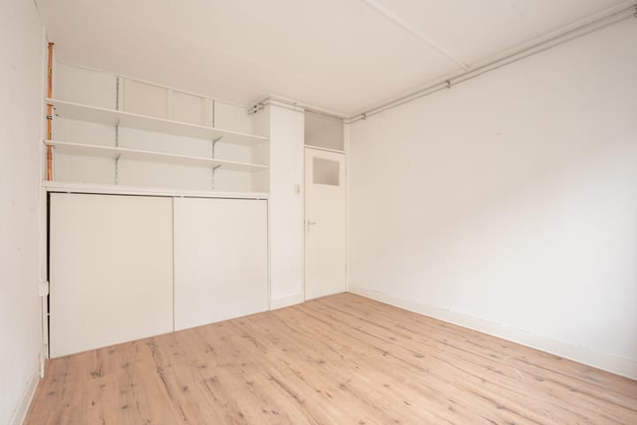 Photo 12 of Reinier Claeszenstraat 42-2