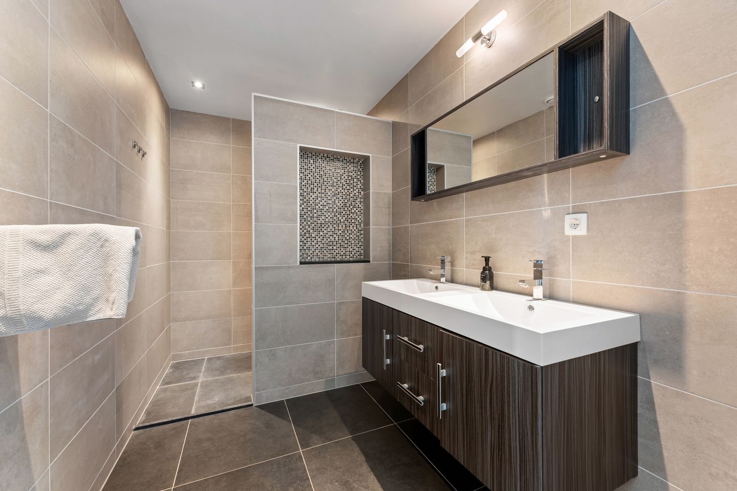 Photo 4 of Buizerdhof 387