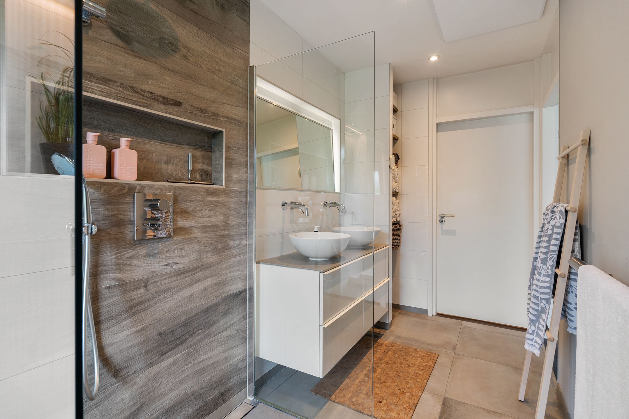 Foto 30 van S.N. Menkostraat 8