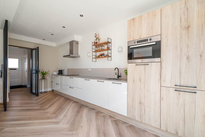 Photo 2 of Surinamestraat 24