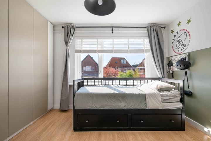 Photo 32 of Surinamestraat 24