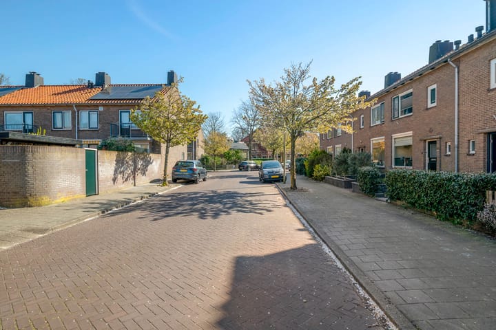 Photo 44 of Surinamestraat 24