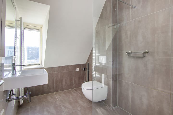 Foto 28 van Van Zeggelenstraat 100