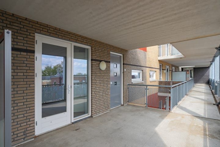 Photo 4 of Valder 42